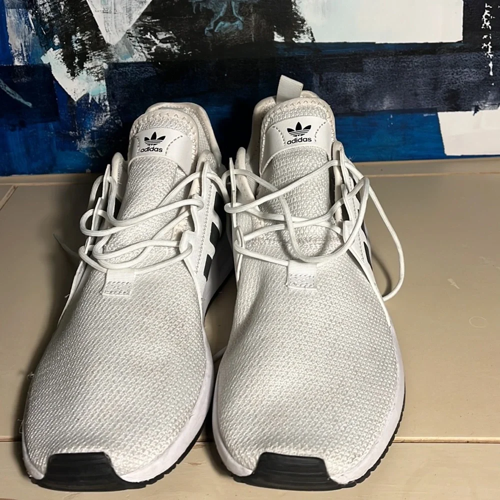 Men’s Adidas sneaker size 9.5 - Picture 2 of 4